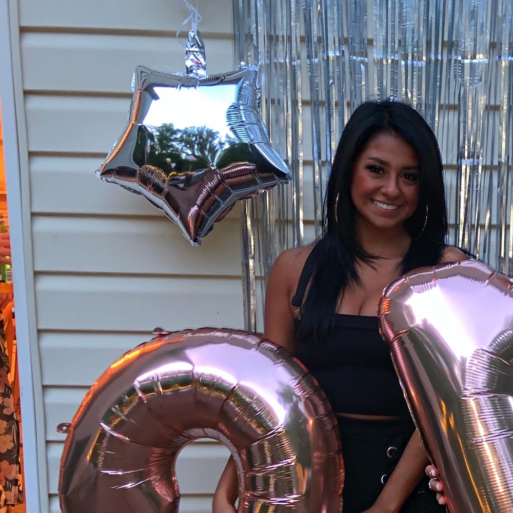 Meet your Posher, Monica